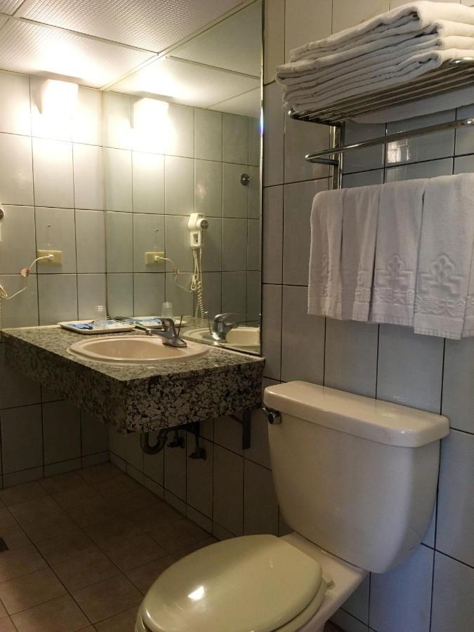 文南哥爸妻夫飯店 Hotel ไถหนาน ภายนอก รูปภาพ
