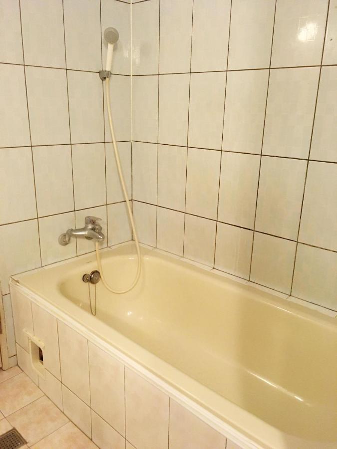 文南哥爸妻夫飯店 Hotel ไถหนาน ภายนอก รูปภาพ