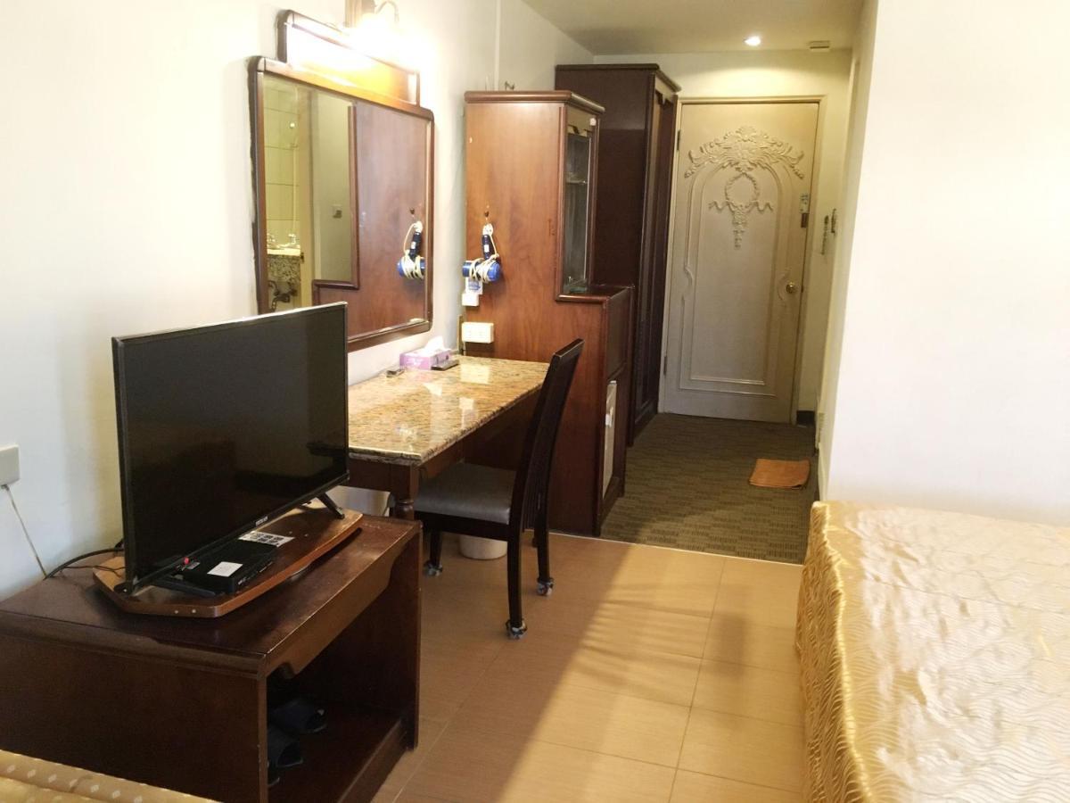 文南哥爸妻夫飯店 Hotel ไถหนาน ภายนอก รูปภาพ