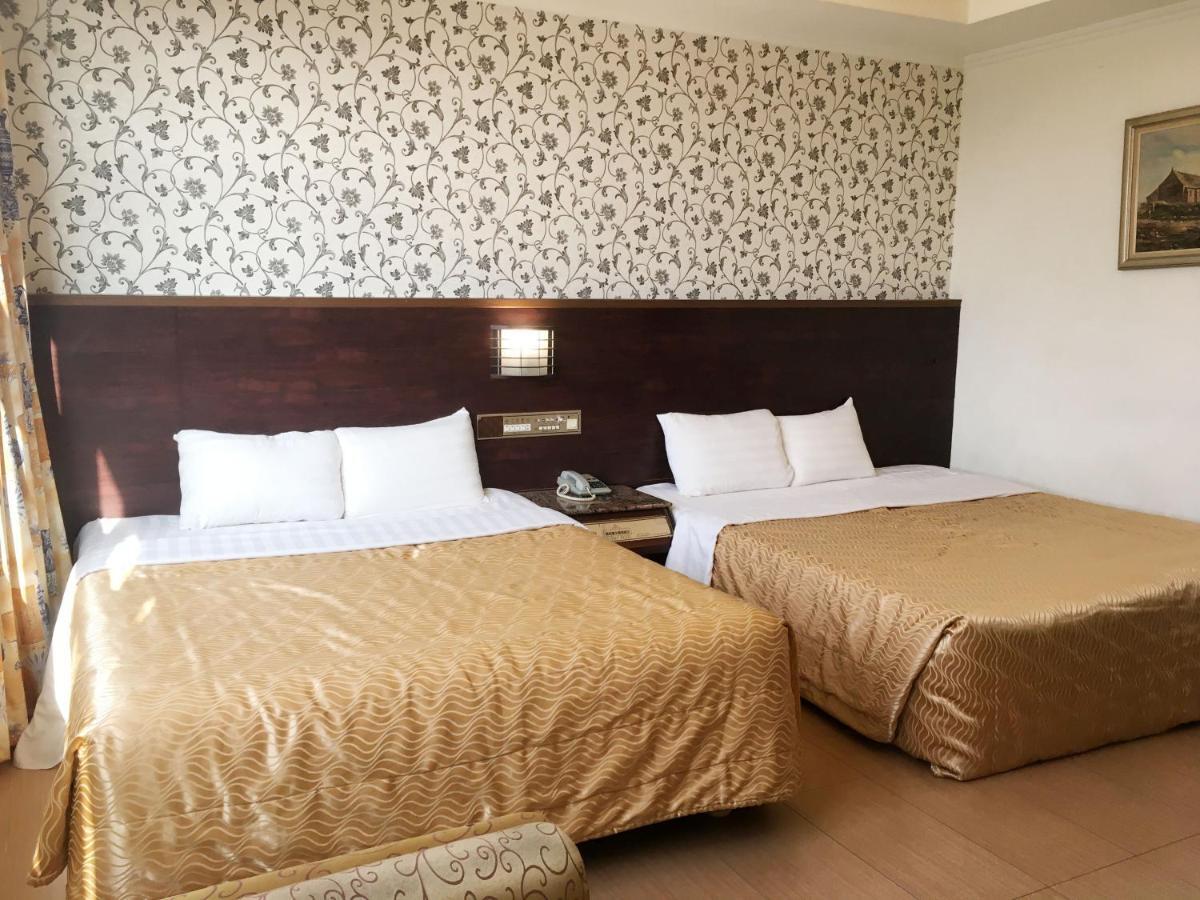文南哥爸妻夫飯店 Hotel ไถหนาน ภายนอก รูปภาพ