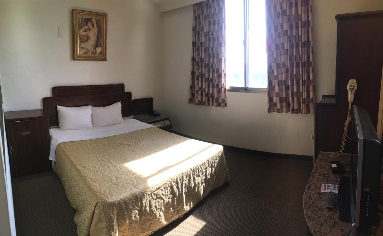 文南哥爸妻夫飯店 Hotel ไถหนาน ภายนอก รูปภาพ