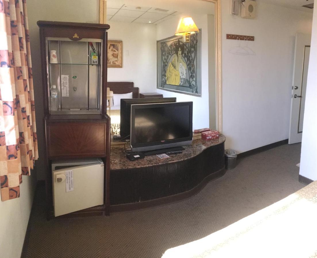 文南哥爸妻夫飯店 Hotel ไถหนาน ภายนอก รูปภาพ