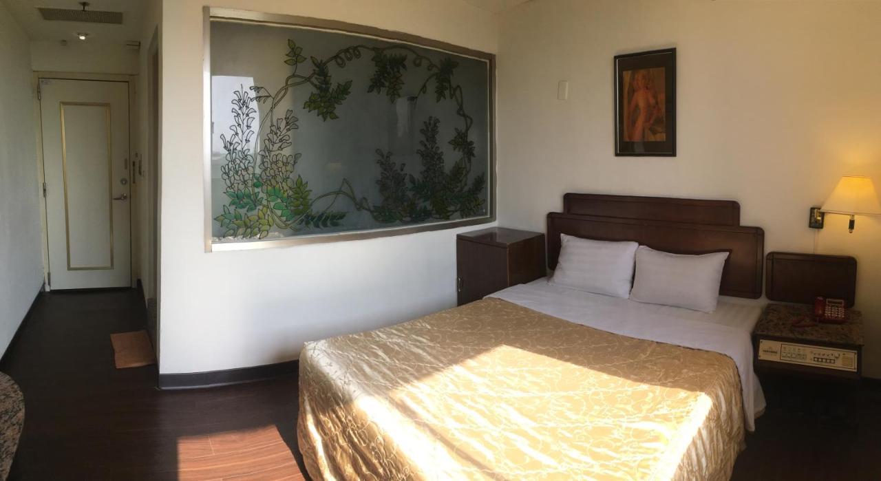 文南哥爸妻夫飯店 Hotel ไถหนาน ภายนอก รูปภาพ